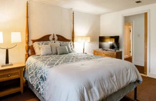 Bellevue Apartment | Enjoy almost an acre with gardens and a creek AND only 5-15 to most of RVA.