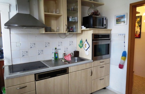 Reick Apartment | Enjoy art in the Dresdner FEWO "HAMAX" & experience culture