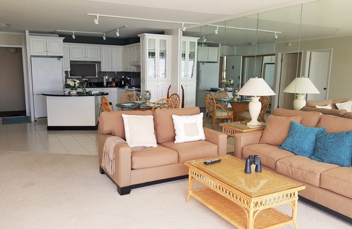 Diamond Head - Kapahulu - St. Louis Condo | Enjoy Beachside Living! Relax at the Popular Colony Surf #602