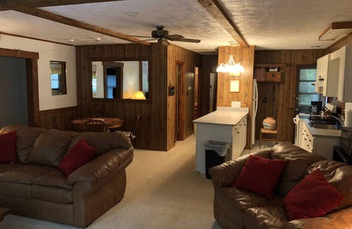 Livingston House | ENJOY Beautiful Lake Anna @ COZY FAMILY RETREAT with Boat Ramp and Marina Slips