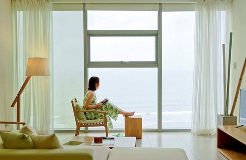 Son Tra Apartment | Enjoy Beautiful Sunrise from Beachfront suite