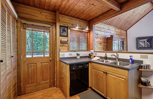 Sapphire House | Enjoy Breathtaking Views in Sapphire - Happy Jack's Cabin