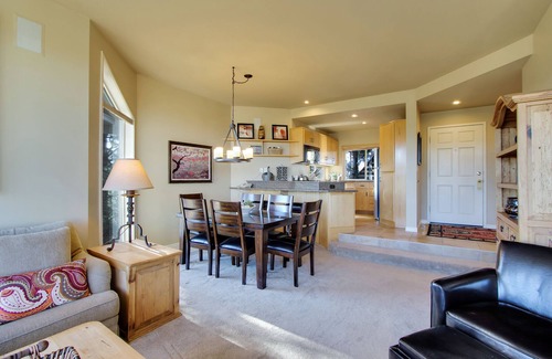 Century West Condo | Enjoy Deschutes River Views from Beautiful 1-Bedroom Mt. Bachelor Village Condo!