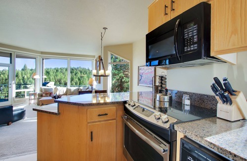 Century West Condo | Enjoy Deschutes River Views from Beautiful 1-Bedroom Mt. Bachelor Village Condo!