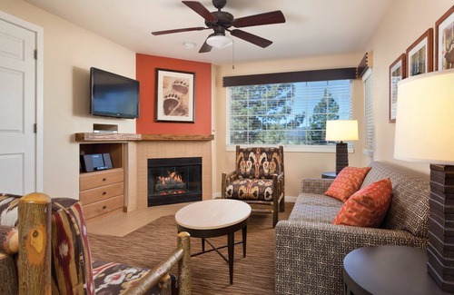 Castle Glen Estates Condo | Enjoy fireworks over lake from resort in Big Bear