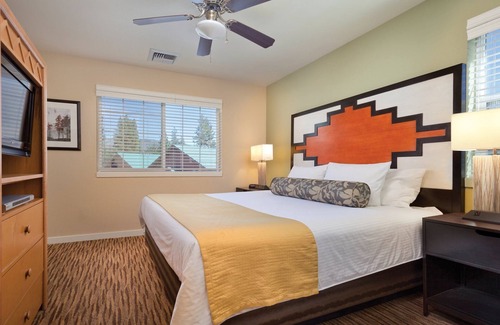 Castle Glen Estates Condo | Enjoy fireworks over lake from resort in Big Bear