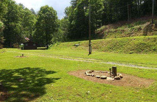Murphy House | Enjoy full hookups at our pristine Creekside for RVs, small campers, tents.
