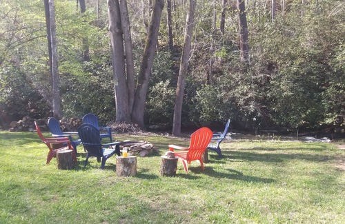 Murphy House | Enjoy full hookups at our pristine Creekside for RVs, small campers, tents.