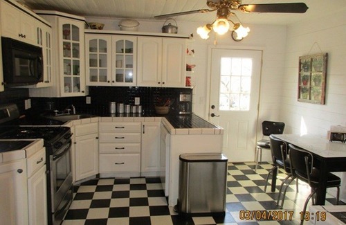 Franklin House | ENJOY HISTORIC DOWNTOWN FRANKLIN-STARTING AT 139 PER NIGHT SLEEPS 8!