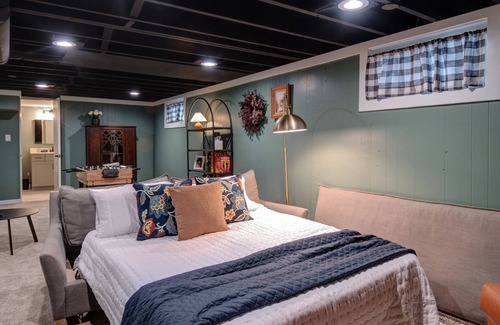 Audubon House | Enjoy Holidays with Family at Cozy Designer Cottage! Quiet Neighborhood, Central