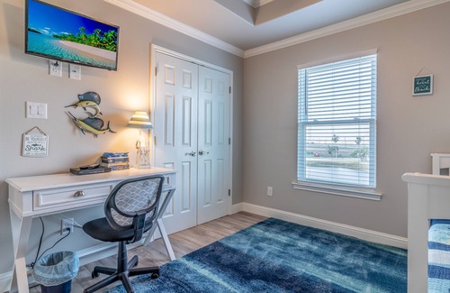 Bella Vista House | Enjoy Island & Ocean Views with the Luxury of Two Master Suites.