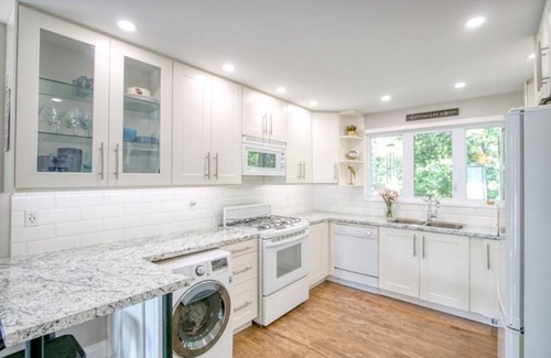 Southampton House | Enjoy Lake Huron breezes, natural surroundings and more at Corner Breeze