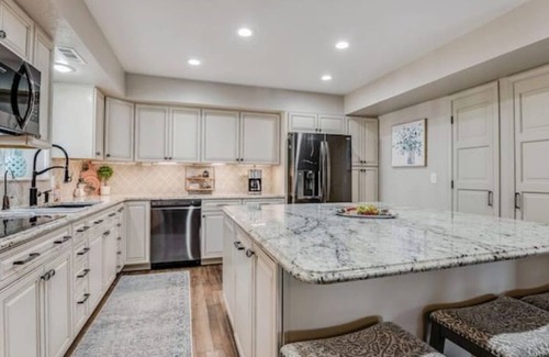 Gravois Mills House | Enjoy Lakeside Luxury At It's Finest