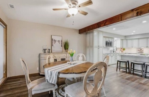 Gravois Mills House | Enjoy Lakeside Luxury At It's Finest