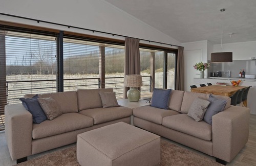 Ouddorp Cabin | Enjoy luxury, peace and space in a modern and attractive beach villa near the Grevelingenmeer.