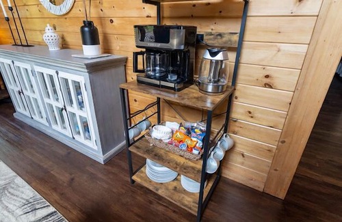 Sevierville Cabin | Enjoy Mountain View’s while being close to town. 100% 5 star reviews.