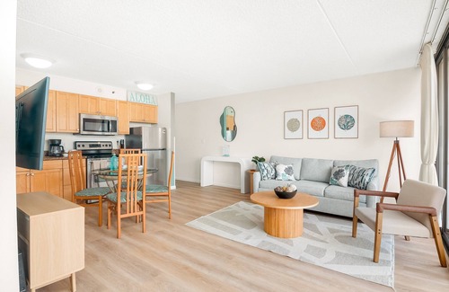 Waikiki Condo | Enjoy Mountain Views w/Free Parking + Near Beach