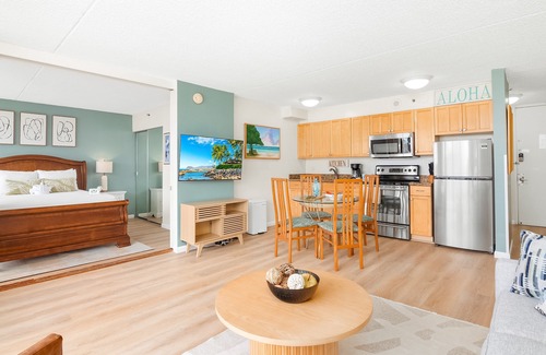 Waikiki Condo | Enjoy Mountain Views w/Free Parking + Near Beach