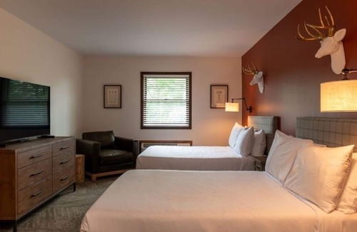 Schroon Lake Hotel | Enjoy Natural Beauty Right Off Schroon Lake | 3 Cozy Units