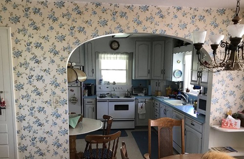 Buhl House | Enjoy peace and quiet on this family farm just minutes from Twin Falls