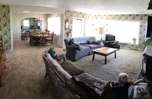 Buhl House | Enjoy peace and quiet on this family farm just minutes from Twin Falls