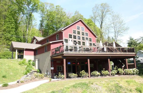 Shawnee On Delaware House | Enjoy Scenic River Views from a Quaint Haven Near the Pocono Mountains