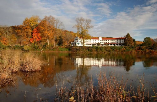 Shawnee On Delaware House | Enjoy Scenic River Views from a Quaint Haven Near the Pocono Mountains
