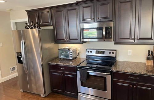 North Hills House | Enjoy, Shop, & Dine In North Hills | Work & Play