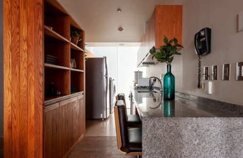 Cuauhtemoc Apartment | Enjoy skyline/city views from this 17th floor flat