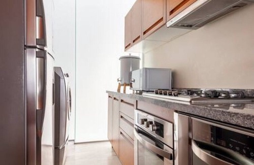 Cuauhtemoc Apartment | Enjoy skyline/city views from this 17th floor flat