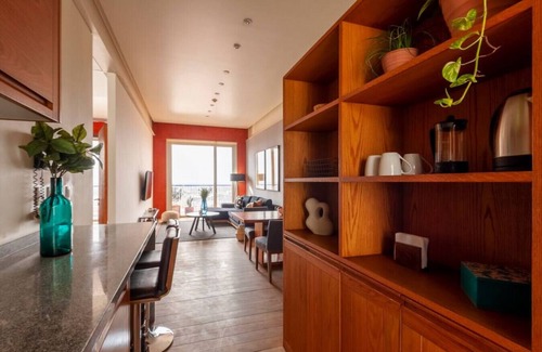 Cuauhtemoc Apartment | Enjoy skyline/city views from this 17th floor flat