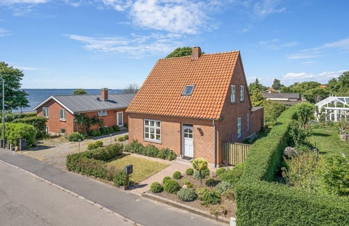 Stege House | Enjoy some unforgettable vacations in this vacation home on the bay of Stege.