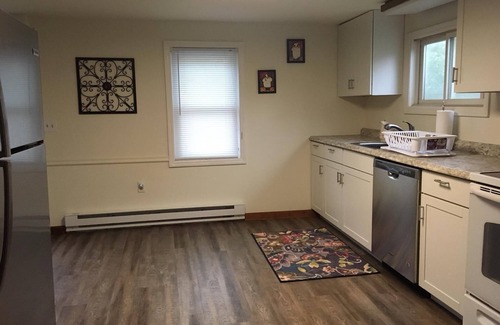 Tannersville House | Enjoy Spring Skiing -5 min to Hunter Mtn (now owned by VAIL) 5 BDRM House