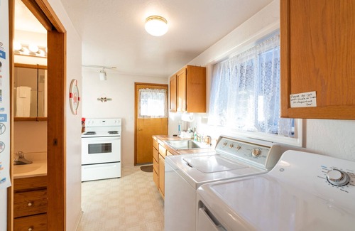 Depoe Bay House | Enjoy sweeping views from this oceanfront pet friendly home in Depoe Bay!