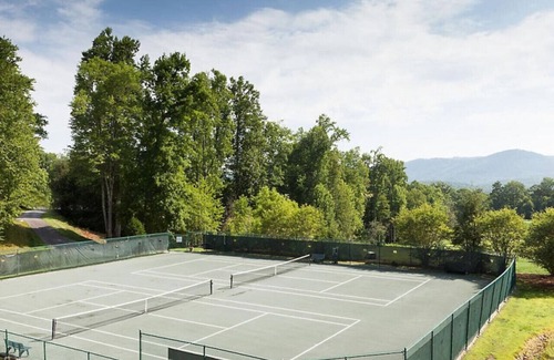 Cashiers Condo | Enjoy the Blue Ridge Mountains in this 2BD condo resort retreat