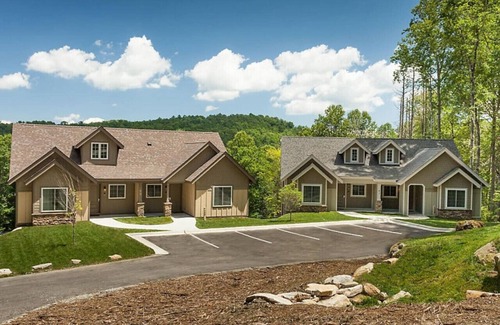 Cashiers Condo | Enjoy the Blue Ridge Mountains in this 2BD condo resort retreat