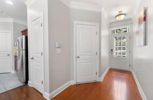 Woodstock House | Enjoy the comfort and convenience of our Townhouse and make lasting memories!