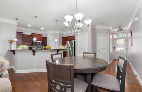 Woodstock House | Enjoy the comfort and convenience of our Townhouse and make lasting memories!