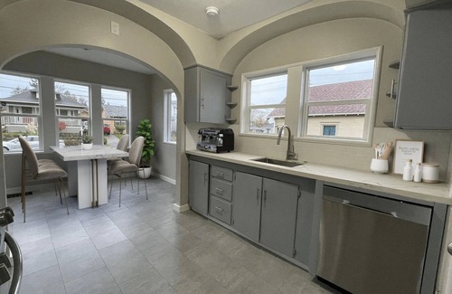 Roseway House | Enjoy the comfort of this four bedroom home in NE Portland/Roseway Neighborhood!