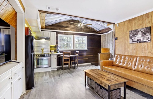 Shenandoah House | Enjoy the country views in the midst of the city!