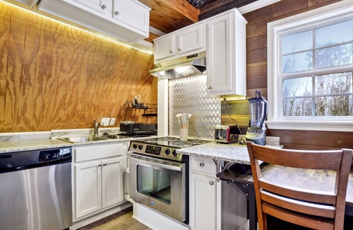 Shenandoah House | Enjoy the country views in the midst of the city!