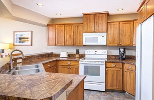 Coeur d'Alene Condo | Enjoy the family at Coeur d’Alene in this resort 3BD condo w/indoor pool