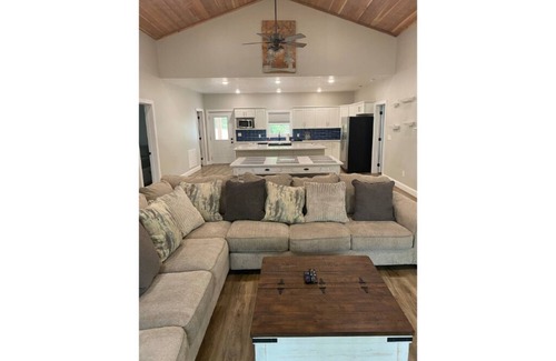 Buchanan House | Enjoy "The Lake Life" at Kentucky Lake!