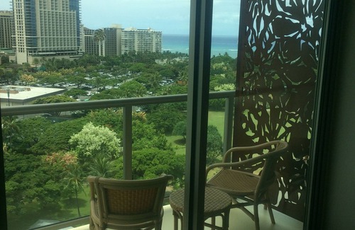 Waikiki Condo | Enjoy the Ocean View, Relaxing Beaches and Vibrant Night Life.