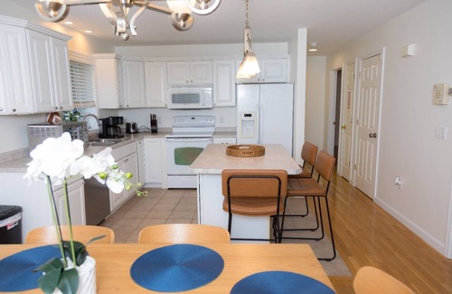 East Falmouth House | Enjoy the off season on Cape Cod in a Charming 3-BR house in pleasant E Falmouth