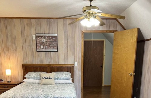 Hemphill House | Enjoy the peace and serenity in the woods near wonderful Toledo Bend Reservoir