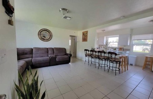 Fresno House | Enjoy the sounds of the county in a cozy home.