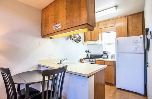 Hood River Condo | Enjoy the View - 2 Bedrooms, 2 Bathrooms - Upstairs Condo Blocks from Downtown