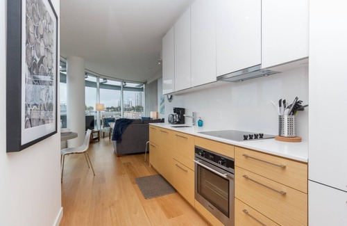 Downtown Victoria Condo | Enjoy the waterway action at your doorstep