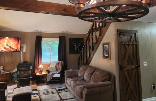 Kalkaska Cabin | Enjoy this cozy cabin nestled on 20 peaceful acres in Kalkaska Michigan.